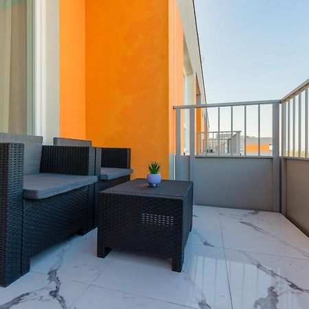 Elegant Apartments With Balcony & Parking Warsaw By Noclegi Renters Exterior foto