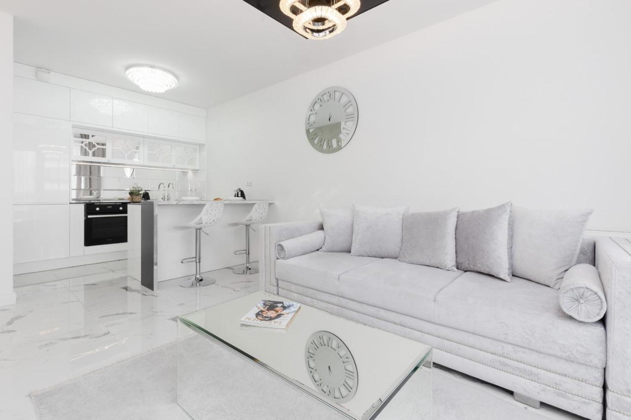 Elegant Apartments With Balcony & Parking Warsaw By Noclegi Renters Exterior foto
