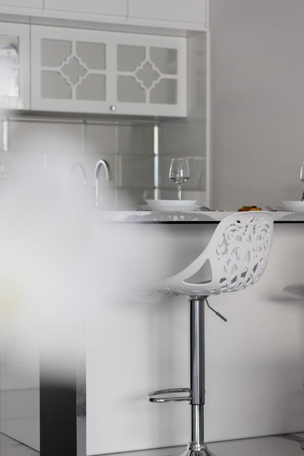 Elegant Apartments With Balcony & Parking Warsaw By Noclegi Renters Exterior foto